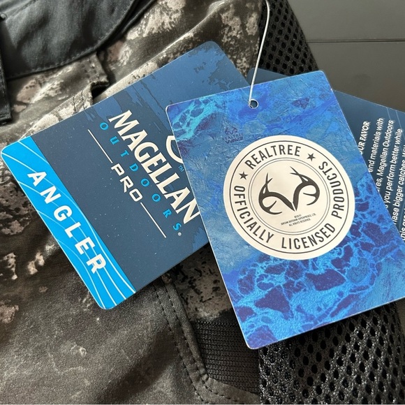 Magellan Outdoors Pro Angler Men's Shorts Realtree Black Camo Size Large - Picture 7 of 9